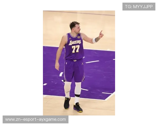 东契奇高抛命中，独行侠外线与内线结合完美